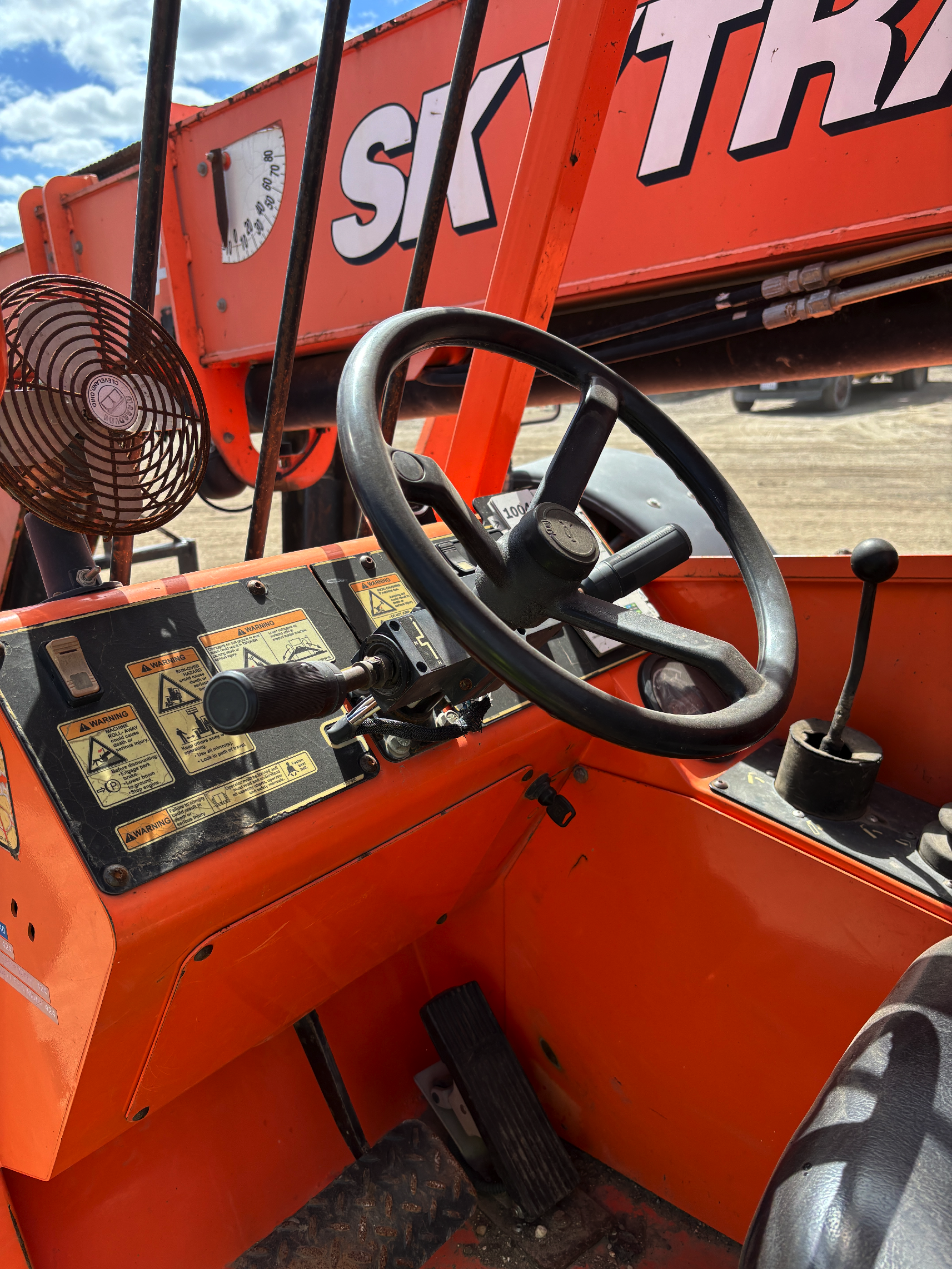 2013 SKY TRAK 10042 - Image 7